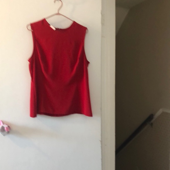 Classic Red Top - Picture 1 of 3